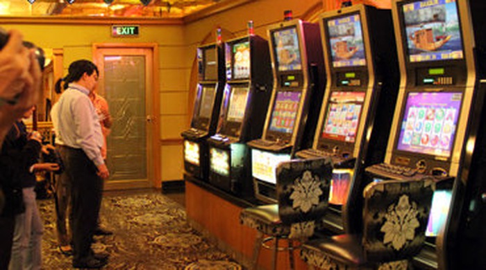 Mở cửa cho báo chí xem máy đánh bạc - Tuổi Trẻ Online