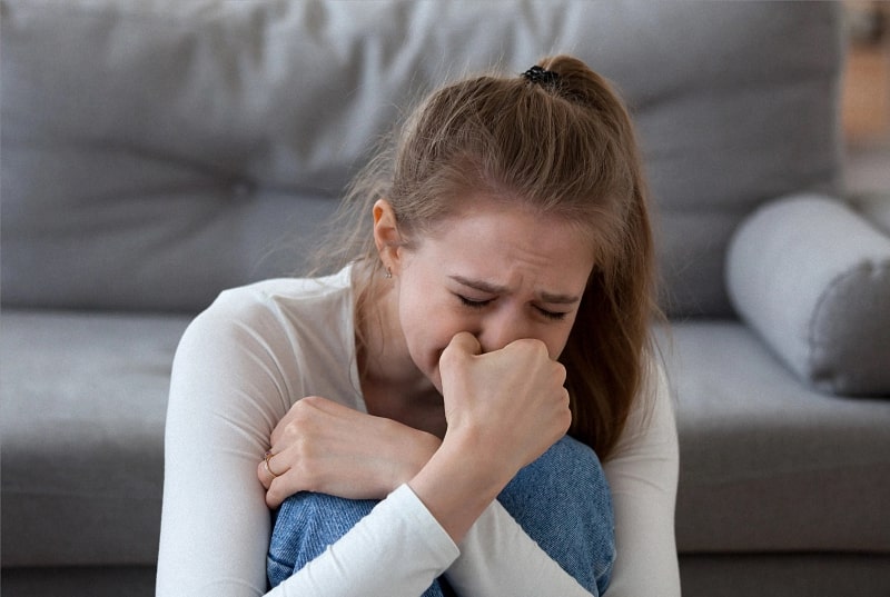 Nằm mơ thấy mình khóc điềm báo gì? Hên hay Xui & Tốt hay Xấu?